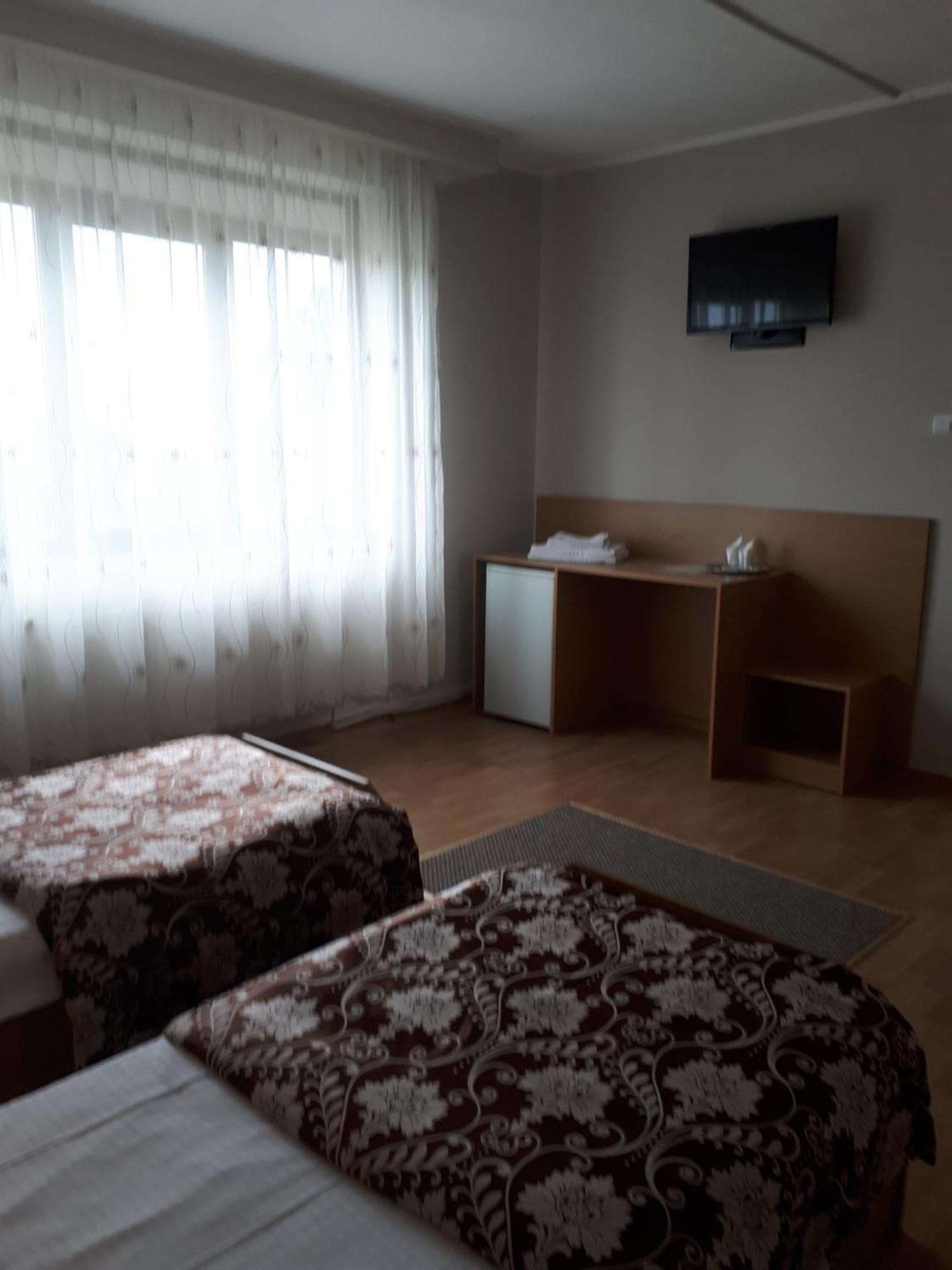 Hotel Perla Satu Mare Exterior photo