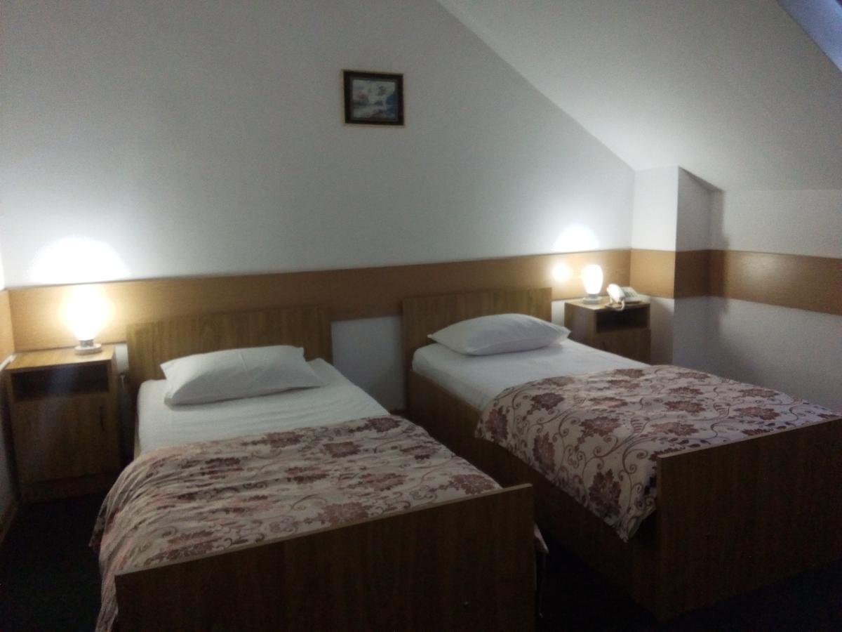 Hotel Perla Satu Mare Exterior photo